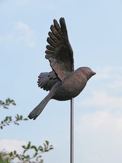 Flierefluiter - Neolith tuinscultupteer vogel (Door Natasja van den Eng) 